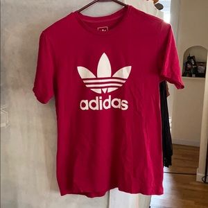Adidas. T shirt.